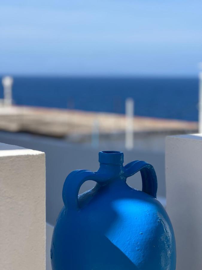 White & Blue Apartment *