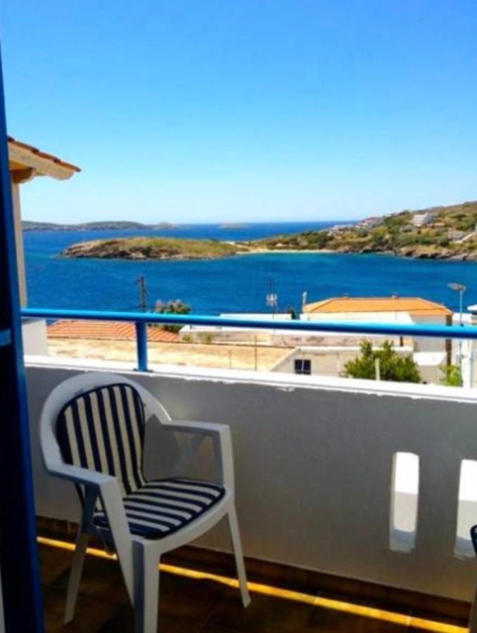 White & Blue * Batsi (Andros)