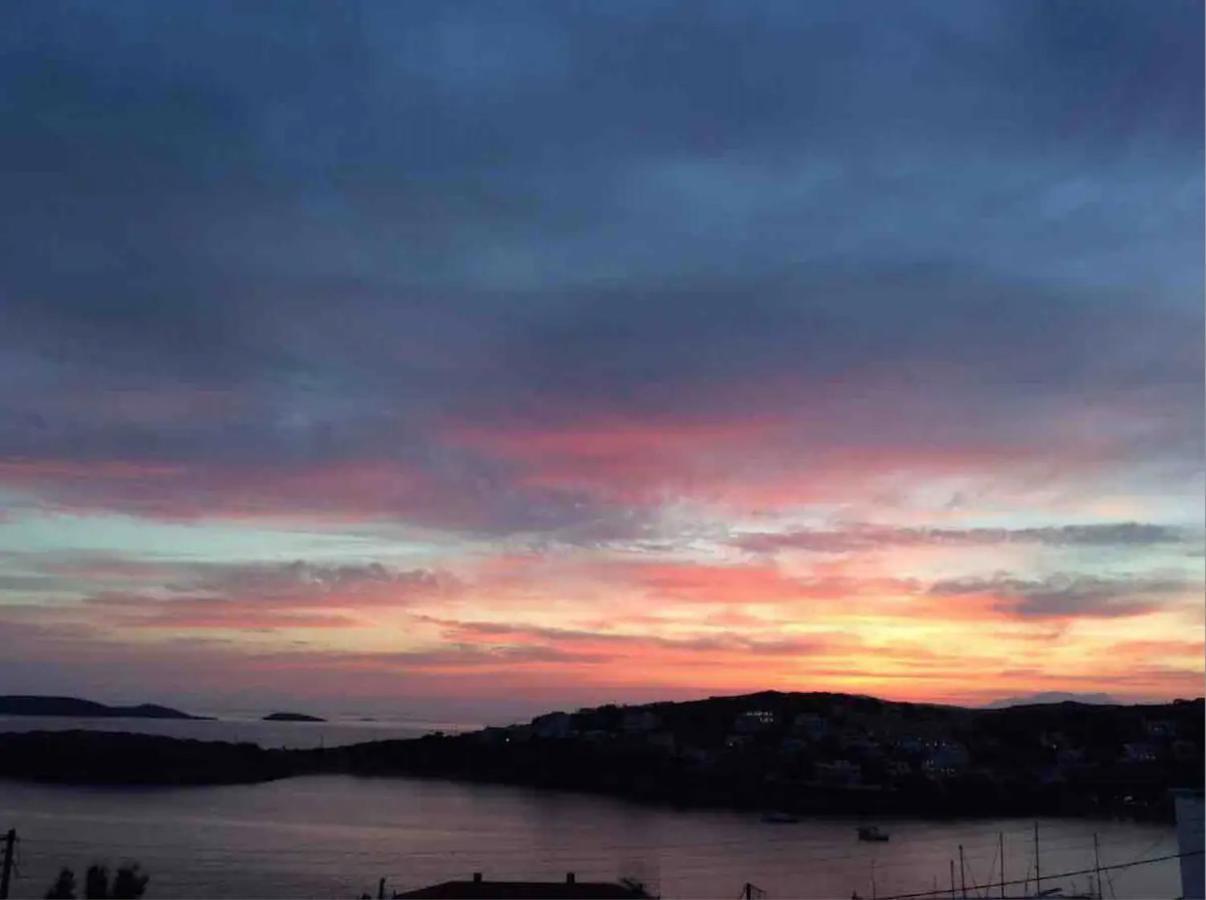 Apartment White & Blue Batsi (Andros)