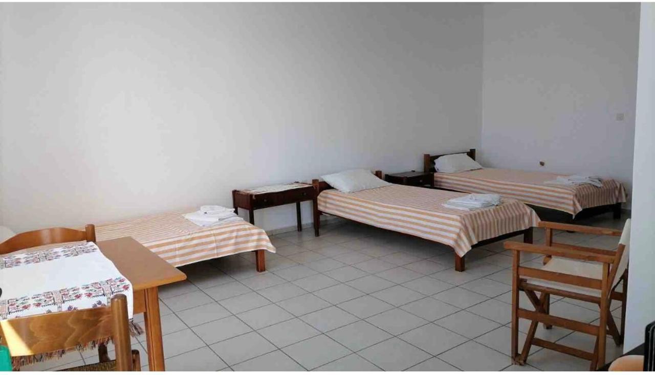 Apartment White & Blue Batsi (Andros)