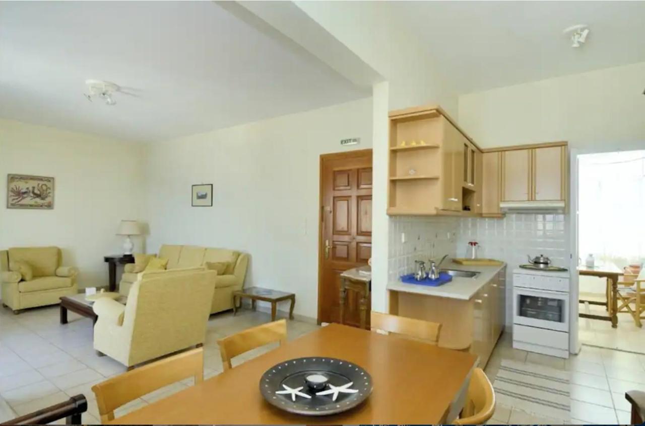 Apartment White & Blue Batsi (Andros)