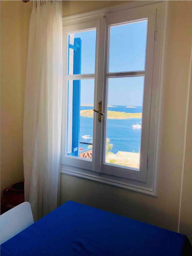 Apartment White & Blue